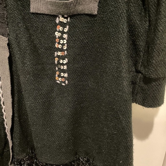 Gorgeous detailed Tunic - Picture 4 of 6